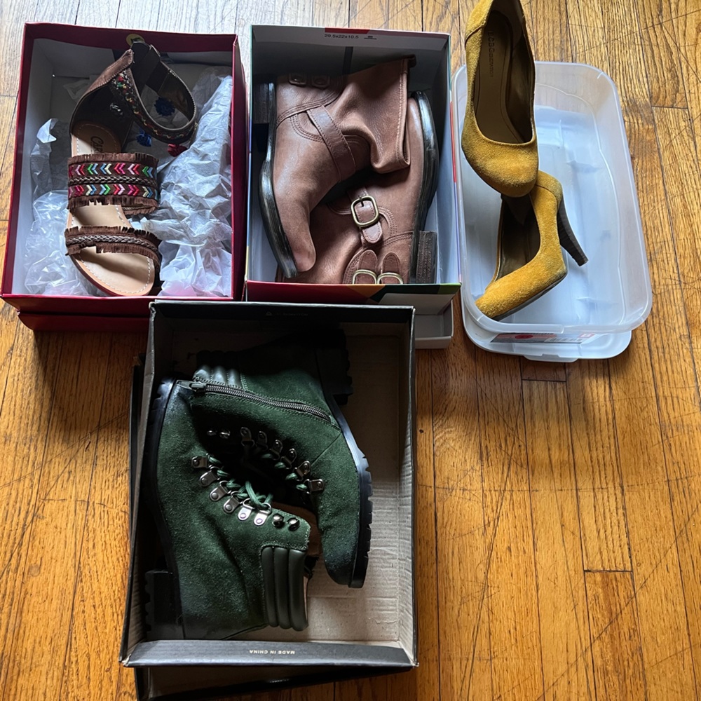 ✨ 4 pairs of shoes Size 6 Lucky, BCBG, Corso, Carlos Santana - Priced bundle✨